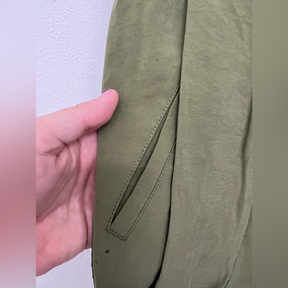 By Anthropologie olive green Wide Leg Crop Flowy light pants 6 (spot 2nd pic) - Picture 2 of 5